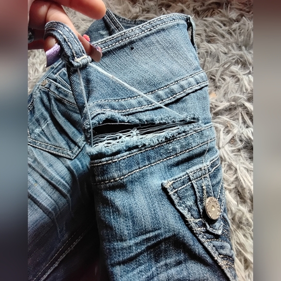 SALE. Almost Famous - Well-loved Skinny Jeanz - Picture 6 of 7